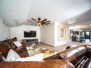 Private 5-Acre Estate|4BR Sleeps 10|20 min KCI - Image 4