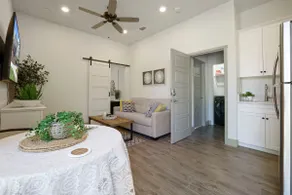 2 beds 1 bath entire guest house free parking - Image 3