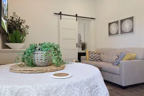 2 beds 1 bath entire guest house free parking - Image 4