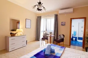 Charming Getaway with Views in Marsascala - Image 2