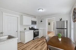 Gorgeous New Renovation - Image 5
