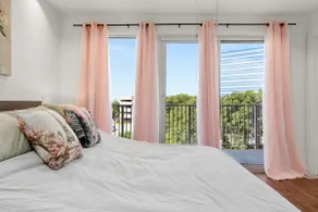 The Rim/Six Flags - King Bed, Skyline View, Family - Image 2