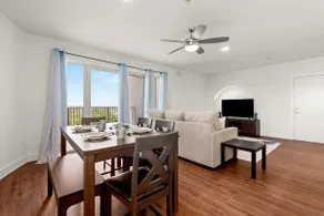 The Rim/Six Flags - King Bed, Skyline View, Family - Image 3