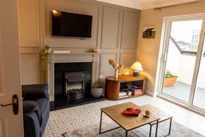 Sarah’s Home Away from Home - Luxury Apartment - Image 3