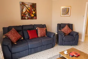 Sarah’s Home Away from Home - Luxury Apartment - Image 2