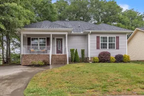 3BR - Pet-Friendly & Close to Downtown Greer - Image 2