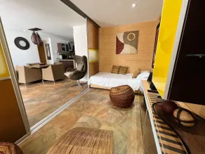 Exclusive apartment with balcony 1 block from beaches - Image 2