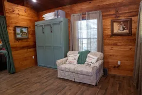 Riley's Retreat - Image 3