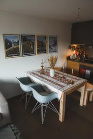 Cosy, stylish new flat with spa and gym & shuttle to ski lifts - Image 4