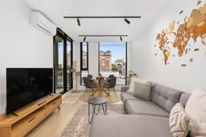 Bright and Modern 1BR Apt with Balcony and Car Park - Image 1