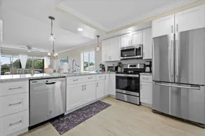 2/2 Condo-5 Minute Walk to Beach - Image 2