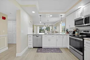 2/2 Condo-5 Minute Walk to Beach - Image 3