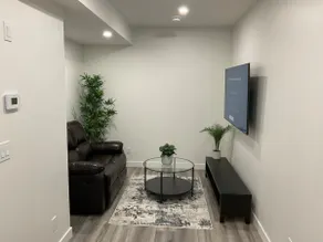Cozy & splendid 1 bedroom legal and private suite - Image 3
