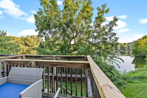 Relaxing 2BR Riverfront Townhome - Image 3