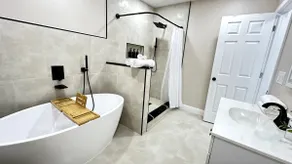 Bohemian Bathtub Studio - Image 4