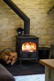 Toad Hall Pet-Friendly Family Stay, Lake Access - Image 3