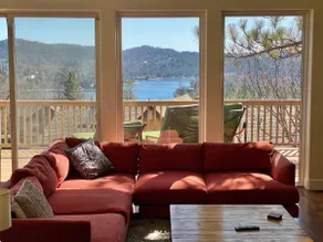 Modern 6 bedroom retreat, stunning lake views, close to village! - Image 5