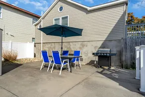 Fast Wifi | Linens & Towels | BBQ Grill | Keurig - Image 3
