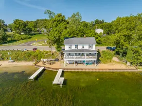 Iconic Lakehouse - Ivy Lodge - on Pine Lake - Image 2