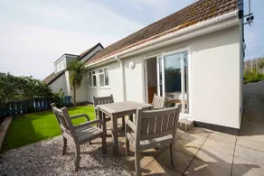 Beautiful Holiday Home in Mawgan Porth With Garden - Image 2
