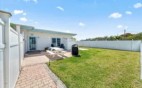 Beachfront Cottage - Coconut - Image 3