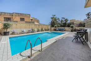 Tranquil Mansion - 3 Bed, Pool, BBQ & Gaming Room - Image 5