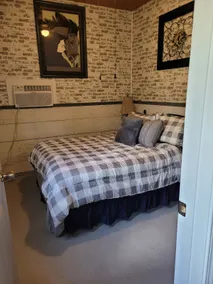 Hide-a-way Farmhouse Apartment-Pet Friendly-horses - Image 5