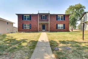 Conveniently Located - Remodeled Apartment - Image 2