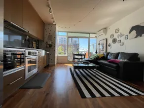 Retro Residency near Main St Skytrain Station - Image 3