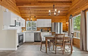 Lake Vibes 3 BD 1 BA Cottage steps from the Lake - Image 4