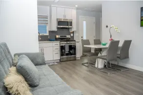 Brand New Guest Unit in Glendale - Image 2