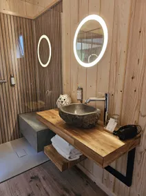 ”Happiness” cabin with hot tub - Image 5