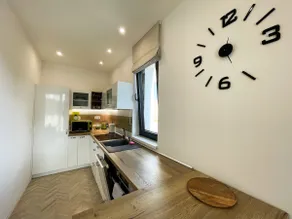 Luxury City Retreat with Terrace - Image 4
