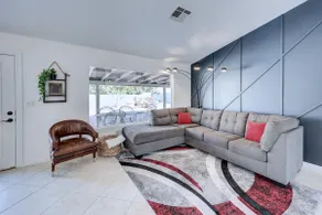 Spacious Modern Rustic Home, Minutes from LV Strip - Image 5