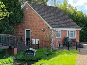 Bungalow next to Country Park - Image 2