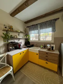 Cozy village Parnassus hideaway - Image 4