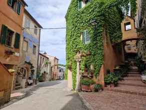 Sun filled 1 bedroom in Borgo - Image 3