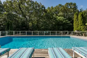 Large heated pool, games room, near private beach - Image 5