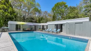 Large heated pool, games room, near private beach - Image 4