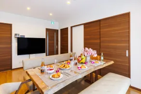 Natural wood table/Water Server/Gas dryer - Image 2
