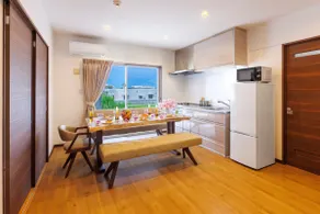 Natural wood table/Water Server/Gas dryer - Image 3