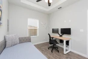 Modern 3BR w workspace|284 Mbp wifi|travel crib - Image 3