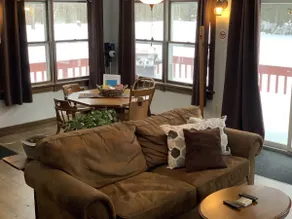 The Pond Cottage at Rustic River - Image 4