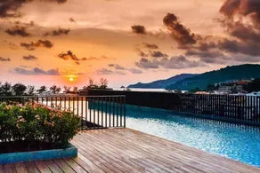 Luxurious apartment with rooftop pool - Image 2