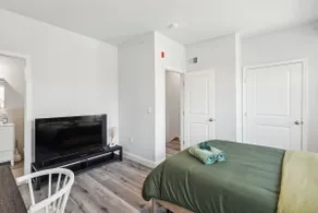 SAL | 2BR/1.5BA 2-Story Apt at Convention Ctr - 5 - Image 5