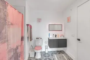 Cozy Pink Studio | Pool & FREE Parking NYC - Image 5