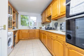 Newly refurbed, 5BR, Sleeps 12 - Image 2