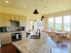 Lakefront Retreat in Canyon Lake - Image 4