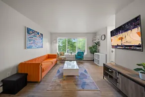Peaceful & Central Abode ~ WiFi ~ Pet Friendly! - Image 4