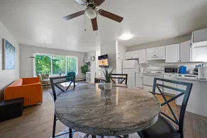 Peaceful & Central Abode ~ WiFi ~ Pet Friendly! - Image 3